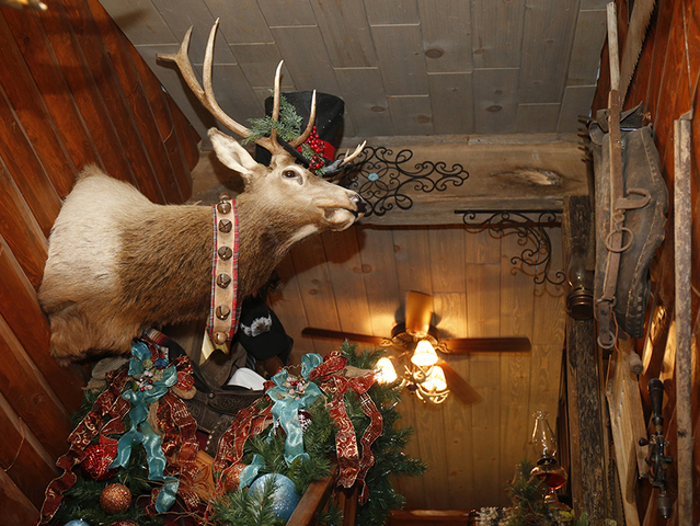 home tour fort mitchell condo transformed into a log cabin christmas lodge gallery - Christmas Lodge home tour fort mitchell condo transformed into a log cabin christmas lodge gallery - Christmas Lodge