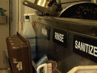 Are grocery stores or food trucks dirtier?