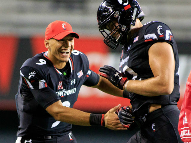 Desmond Ridder Proves He S Right Qb For Cincinnati In 63 7 Rout Of Alabama A M